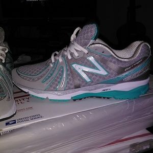 New balance womens sneakers, nwot